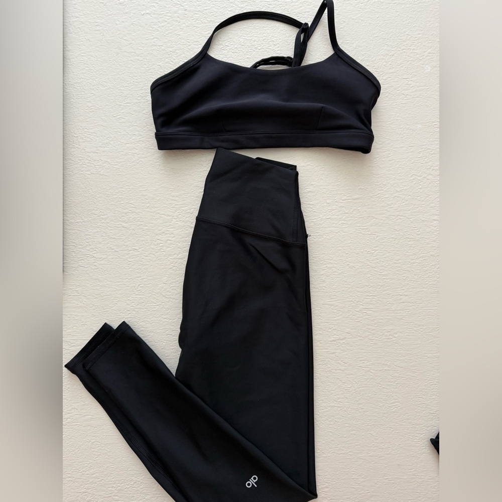 Alo Yoga Airlift Leggings and intrigue bra